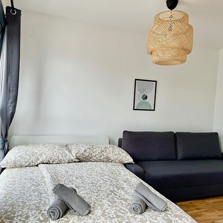 Modern Apartment With Balcony & Free Parking - Nearby Metro Βιέννη Εξωτερικό φωτογραφία