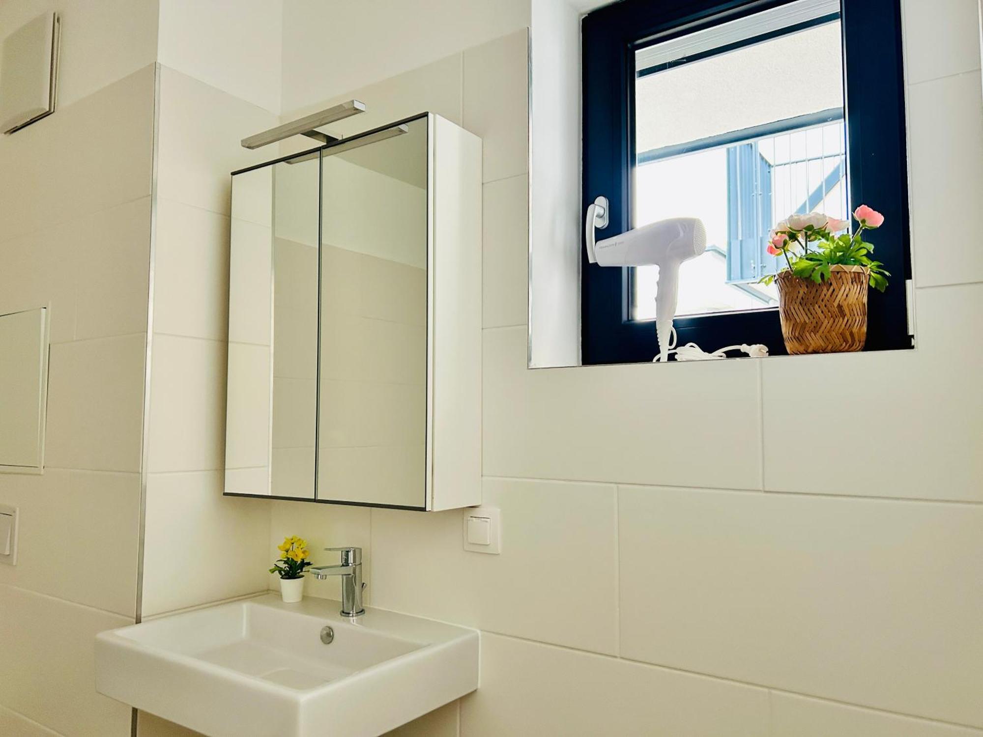 Modern Apartment With Balcony & Free Parking - Nearby Metro Βιέννη Εξωτερικό φωτογραφία